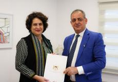 غاندي عضو البرلمان الهندي : ندعم حق الشعب الفلسطيني في نضاله لنيل حريته واستقلاله