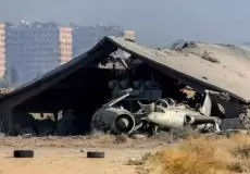 طائرات مقاتلة مدمرة إثر القصف الإسرائيلي