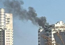 حريق في بناية سكنية جراء انفجار مسيرة بتل أبيب