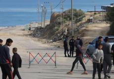 المواطنون عند تبة النويري غرب مخيم النصيرات