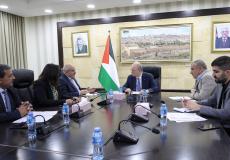 رئيس الوزراء يوجه بإغاثة النازحين من مناطق شمال الضفة
