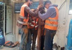 مصلحة مياه بلديات الساحل تقوم بإصلاح وتشغيل بئر مياه الصفا في رفح