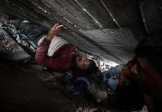 شاب عالق تحت الأنقاض بعد قصف الاحتلال مربعاً سكنياً في حي الشجاعية شرق مدينة غزة