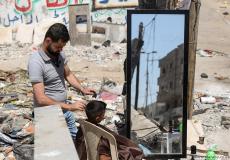 حلاقة بين الركام في غزة