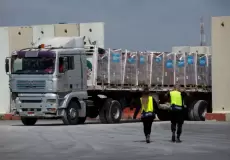 إدخال مساعدات إلى قطاع غزة