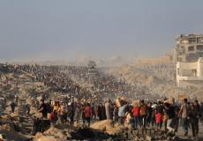 الآلاف في غزة يحتشدون لتلقي المساعدات الغذائية