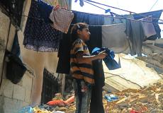 الطفلة نسرين تتحدى الركام من أجل التعليم في غزة