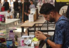 تصليح العملات في غزة: محمد عدوان يعيل أسرته وسط الأزمات المتزايدة