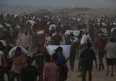 فلسطينيون يستولون على شاحنات مساعدات شمال غزة