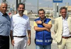 محمد بركة هو الشخص الثاني من اليمين