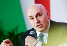 وزير الدفاع الإيطالي غويدو كروسيتو