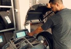 إصلاح إطارات السيارات في غزة: صمود على الطريق