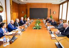 لقاء وزير الخارجية المصري مع أعضاء مجلس الشيوخ الأمريكي