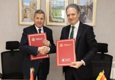 وزير المالية عمر البيطار مع القنصل العام الإسباني