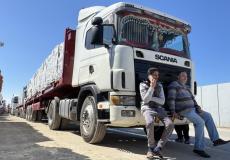 شاحنات مساعدات أمام معبر رفح