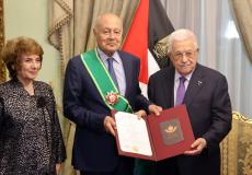 الرئيس عباس يقلد أحمد أبو الغيط الوشاح الأكبر من وسام دولة فلسطين