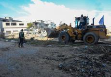 جرافات تقوم بفتح الطرق في غزة - توضيحية