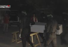 تسليم احد جثامين الاحتلال