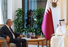 حسين الشيخ مع رئيس الوزراء القطري