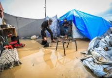 مياه الأمطار تغمر خيام النازحين في غزة