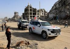 مركبات الصليب الأحمر شرق مدينة غزة ضمن عمليات البحث