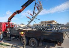 كهرباء غزة تُزيل مخلفات شبكاتها المدمرة