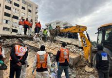 الدفاع المدني ينتشل 77 جثمانًا لشهداء من عائلة سالم غرب غزة