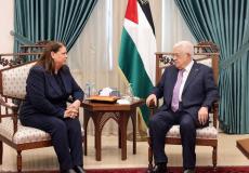 الرئيس عباس يستقبل زوجة القائد مروان البرغوثي