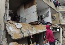 منزل من طابقين لعائلة كشكو انهار في حي الزيتون بمدينة غزة.