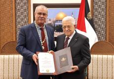 الرئيس عباس يمنح محمد بركة قلادة الكنعانيين الكبرى