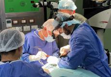 صحة غزة تُعلن نجاح عملية استئصال ورم دماغي لمريض سبعيني