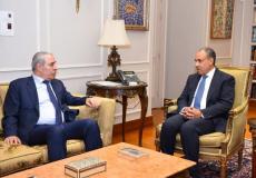 حسين الشيخ مع وزير الخارجية المصري خلال لقاء عقد اليوم بالقاهرة