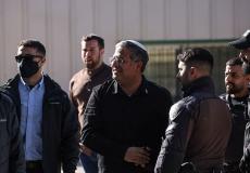 بن غفير خلال اقتحام مقر الأونروا في القدس