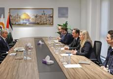 حسين الشيخ خلال اللقاء اليوم