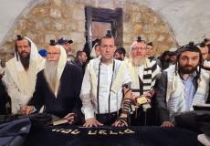 إقامة صلاة يهودية صباحية في قبر يوسف بنابلس