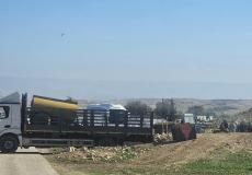 عائلات من شلال العوجا تفكك مساكنها قسرًا تحت ضغط اعتداءات المستوطنين