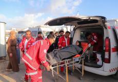  الهلال الأحمر يسهّل مغادرة دفعة جديدة من المرضى والمسافرين عبر معبر رفح