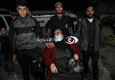 مواطنة أثناء وصولها إلى غزة أمس