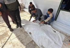 صور || وصول الشهيد أسامة أحمد عبد العزيز النجار (46 عامًا) إثر قصف من مسيرة إسرائيلية في منطقة قيزان النجار