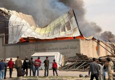 طواقم الدفاع المدني تكافح حريقاً ضخماً في "بركس" بالمحافظة الوسطى