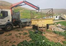 المستوطنون يجبرون 15 عائلة على تفكيك مساكنها والرحيل عنها في الأغوار