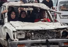 مركبة في غزة على إثر الحرب الإسرائيلية