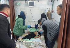 إصابة 4 فلسطينيين بينهم 3 أطفال بقصف خيمة نازحين بمواصي خان يونس