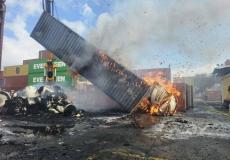 إخماد حريق في محطة حاويات بشاطئ حيفا بعد سقوط ذخيرة