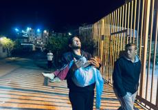 3 شهداء وجرحى بانهيار سور كلية الرباط على خيام نازحين بخانيونس