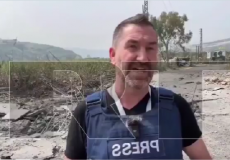 لحظة سقوط صاروخ إسرائيلي بجانب صحفييْن جنوب لبنان