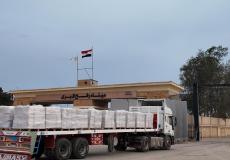 مصر تدفع بأطنان من المساعدات الغذائية والمواد البترولية إلى غزة اليوم