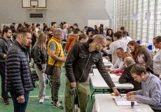 زلزال سياسي في المجر: المعارضة تكتسح الانتخابات وأوربان يقر بالهزيمة