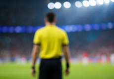 حكم مباراة الزمالك وبيراميدز اليوم في الدوري المصري