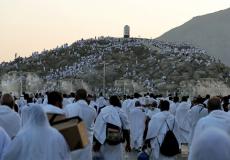 حجاج بيت الله الحرام يتوافدون إلى مشعر عرفات
